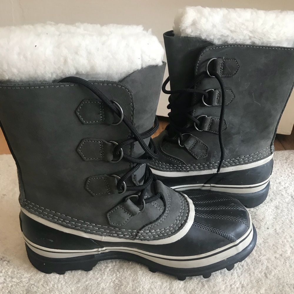 Sorel Caribou boots size 9